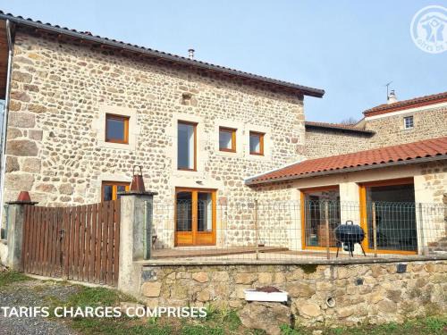 Verrieres-en-Forez House | Ferme traditionnelle rénovée avec cour privative à Verrières-en-Forez - FR-1-496-314