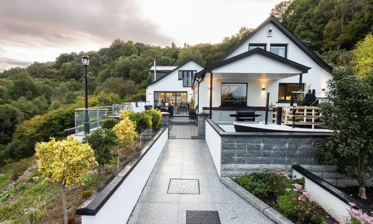 Scaniport House | Fern View House overlooking Loch Ness