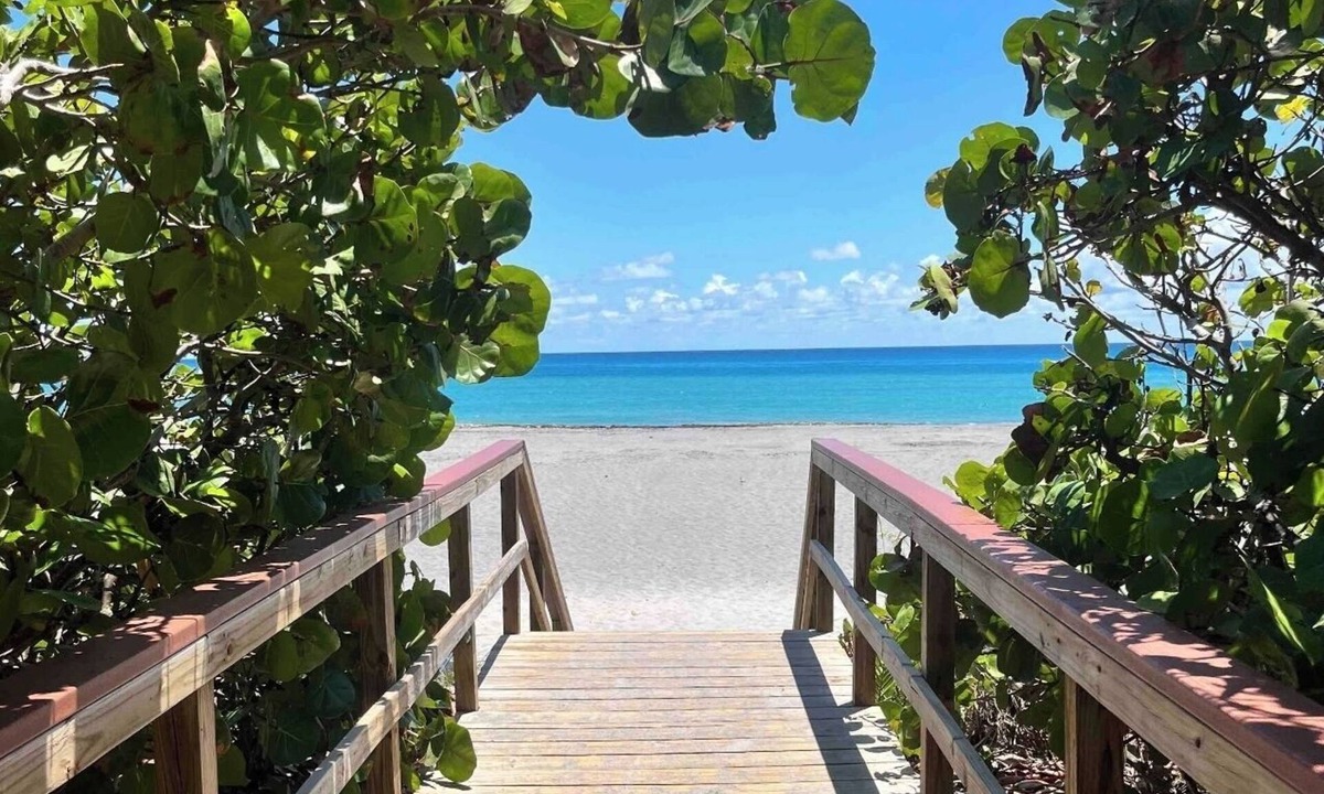 Palm Beach Shores Hotel | Fernando Flats