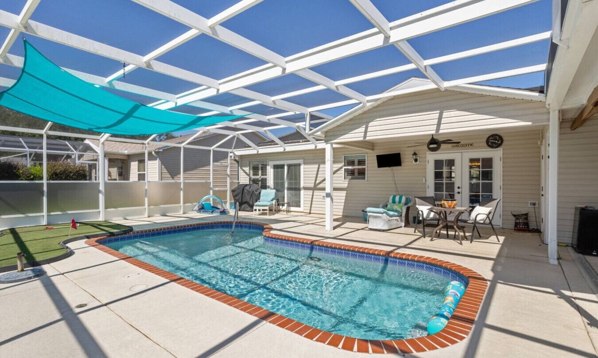 Piedmont House | Fernbrook Pool & Putting Getaway