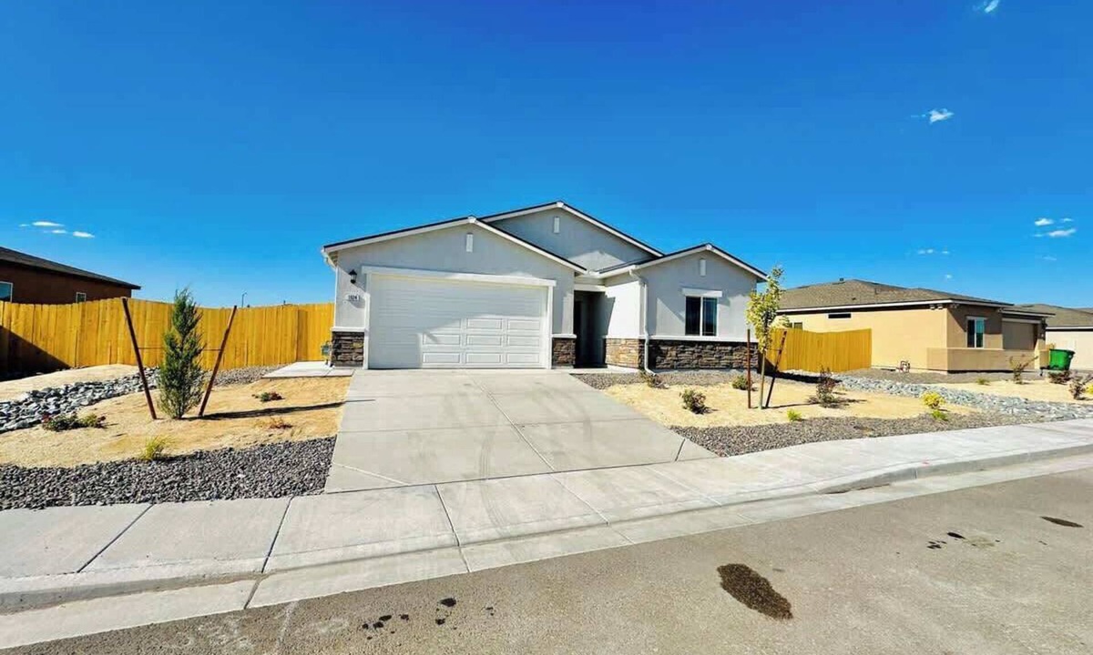 Fernley House | Fernley House-20 Min to USA Pkwy/4BR/6 Beds, Pets Welcome!