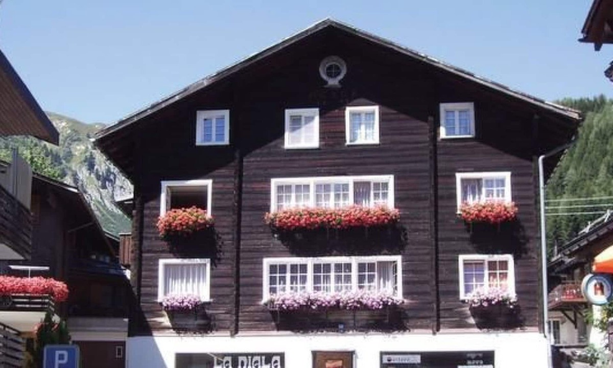 Sedrun Apartment | Fewo mit Blick auf die Berge by Interhome
