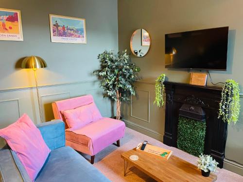 Pembroke Dock Apartment | Ffau Bach - Little Den