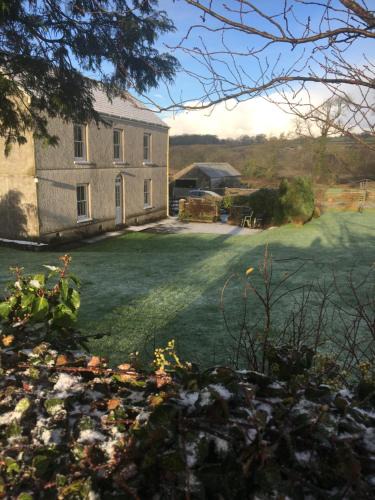 Llanddarog Bed & Breakfast | Fferm Glanyrynys Farm