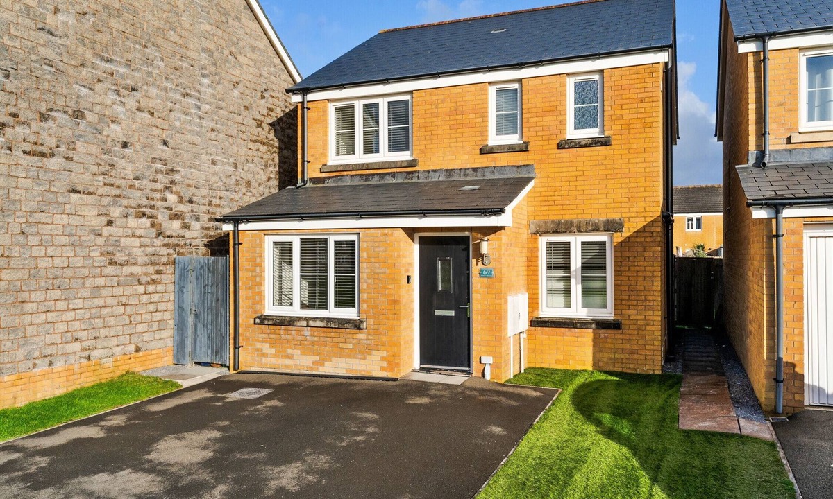 Crynant House | Ffordd Y Meillion