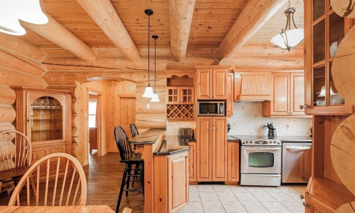 Fiddler Lake Resort House | Fiddler Lake Resort Chalet + Private Pool & Spa