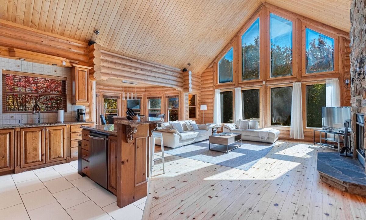 Fiddler Lake Resort Ski Chalet | Fiddler Lake Resort: Luxury Chalet + Hot Tub