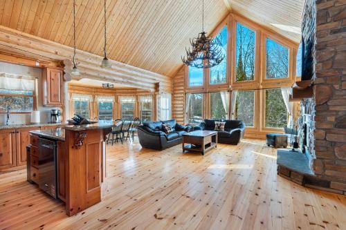 Fiddler Lake Resort Ski Chalet | Fiddler Lake Resort - Deer 9