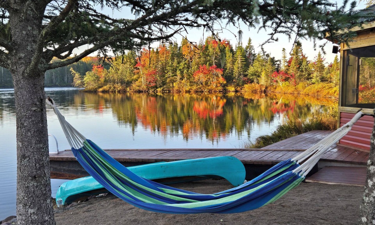 French Road Apartment | Fiddler's Lake Escape Vacation Apartment