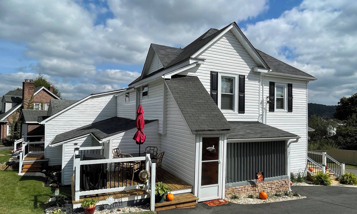 Galax Apartment | Fiddlers Roost - Walking Distance to Historic Downtown Galax, Virginia
