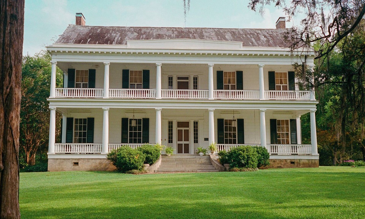 Harriston House | Field & Forest: A Luxurious Estate on 100 Acres with an Infinity Pool & Sauna