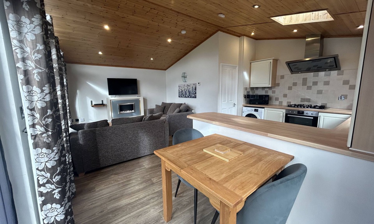 Diss Cabin | Field View 1 bed No Pets Walnut