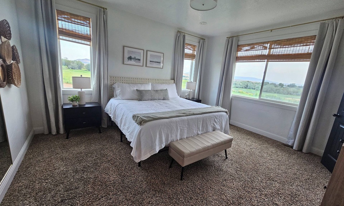 Lapoint House | Fieldview - Charming 3-bedroom house, peaceful cul-de-sac, stunning field views