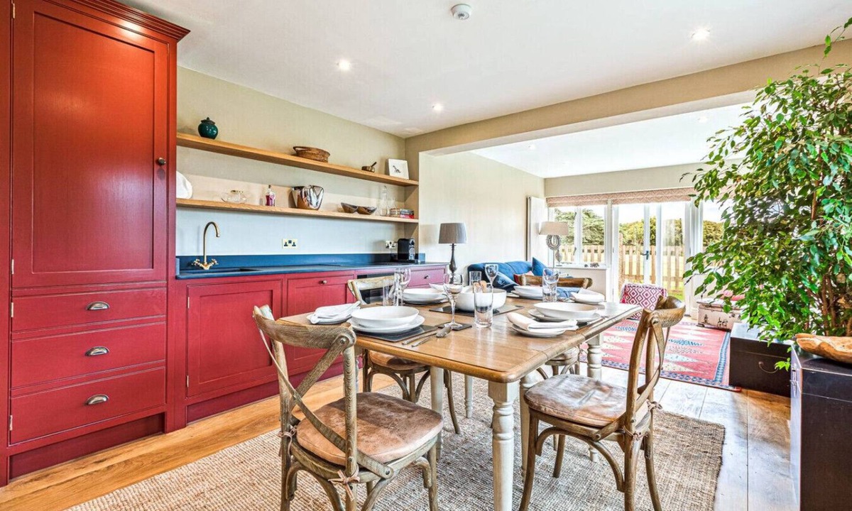 Maidensgrove House | Fieldview Cottage with parking