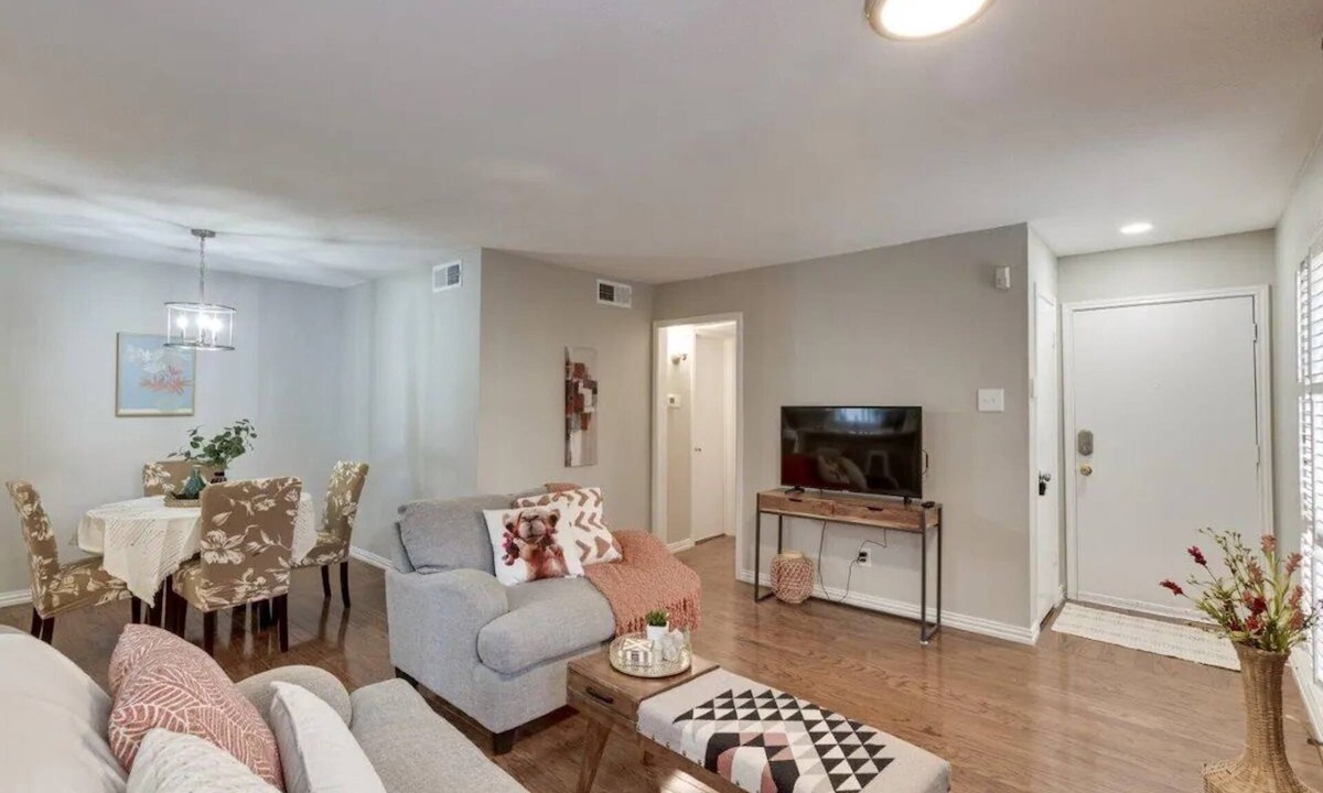 Far North Dallas Condo | FIFA 26 Easy access to stadium. Charming 1-BR condo in Far North Dallas w Pool