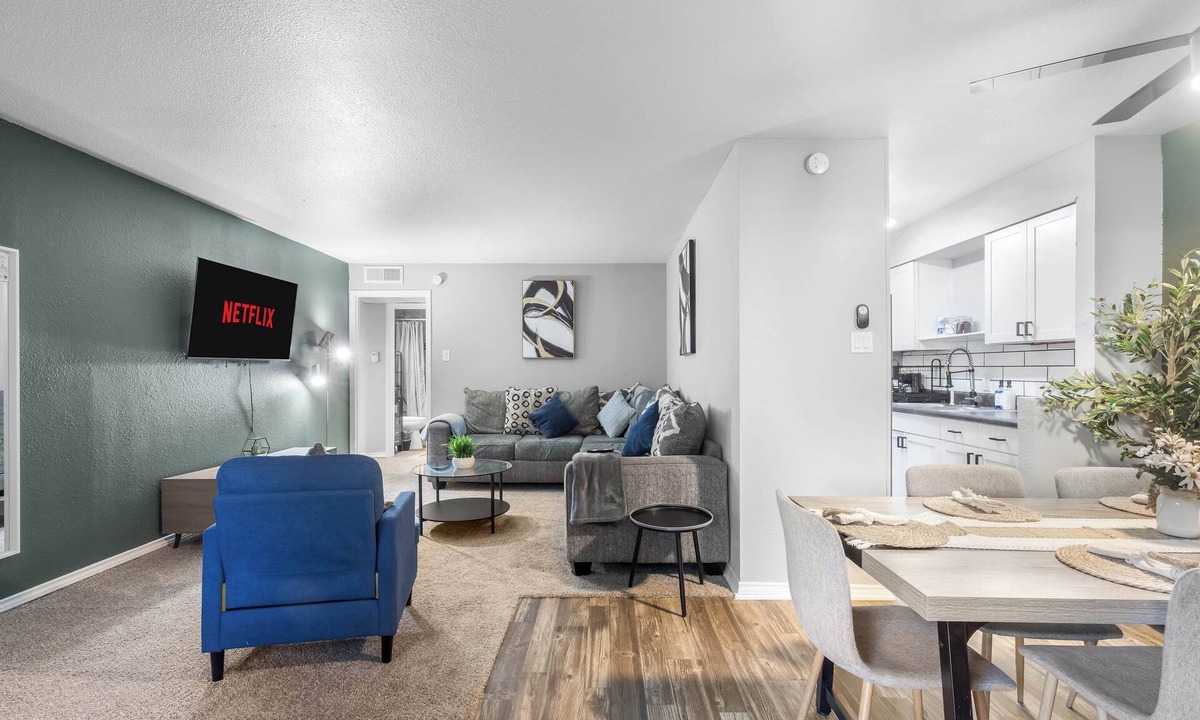 Central Arlington Apartment | FIFA | 3 Min Walk to AT&T | 3BR | Free Parking!