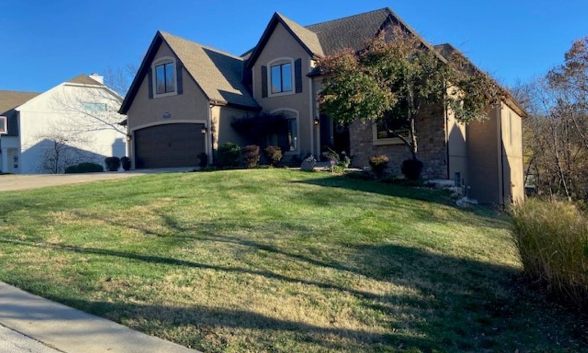 Shawnee House | FIFA Luxury 5BR/near Arrowhead/Sleeps 14/Dual Kitchens/Fireplaces/Private Suite