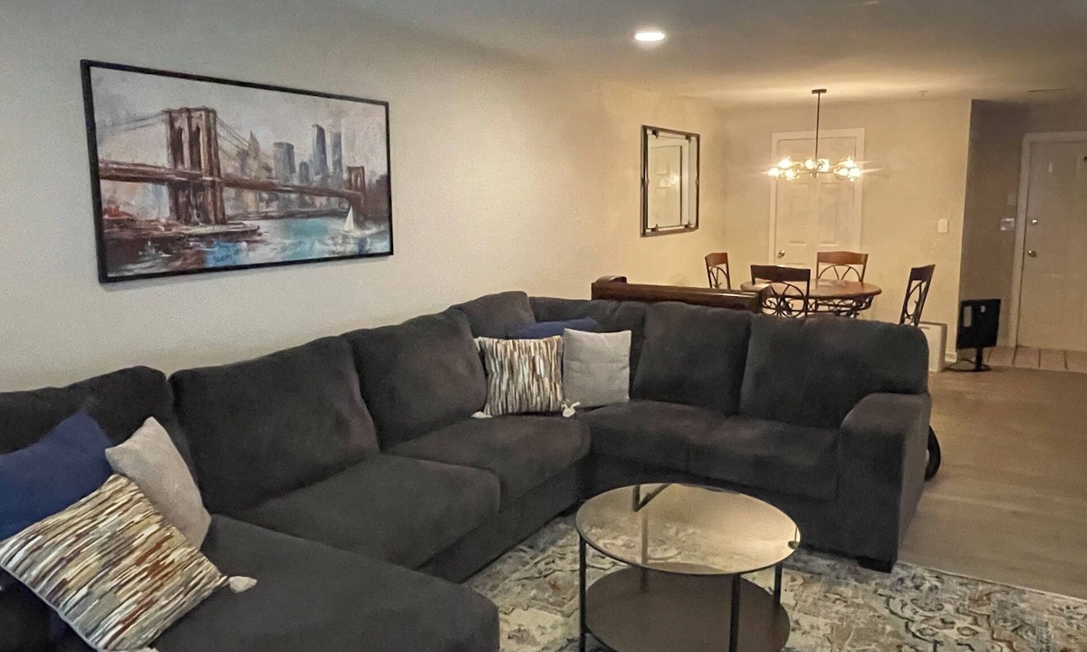 Trinity Vicinity Condo | FIFA ready! 30 mins to Philly- Condo with Parking, near Amtrak & Septa station