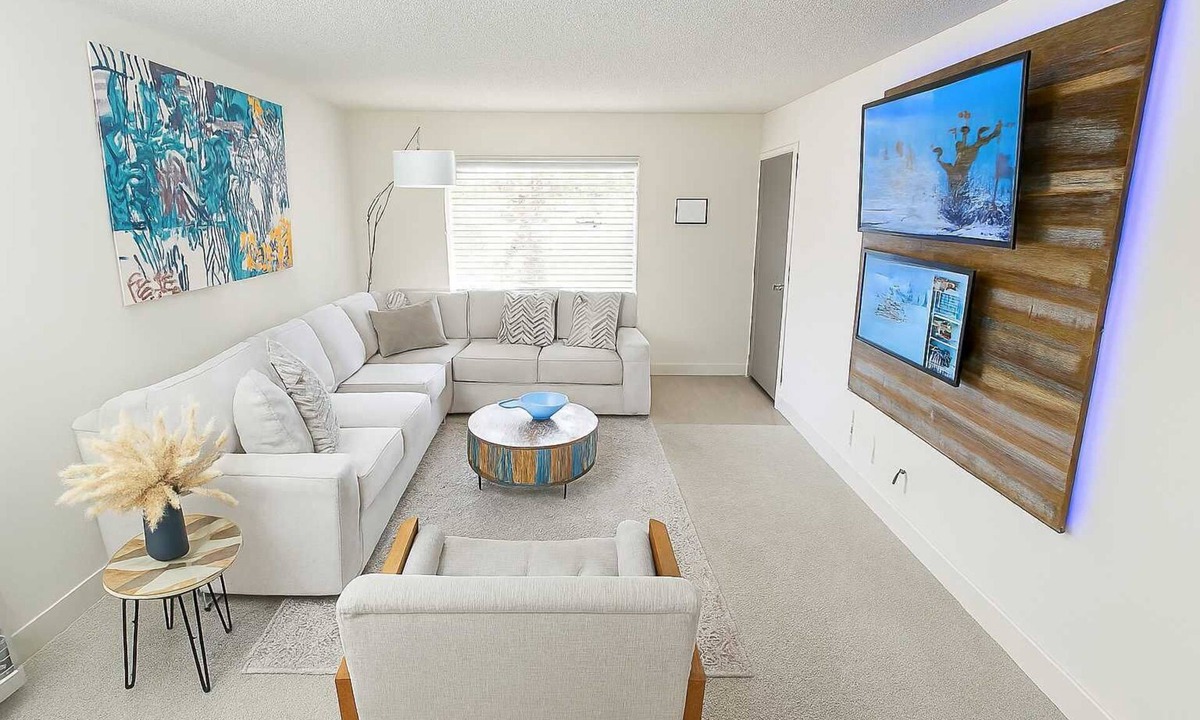 Uptown Condo | FIFA Royal Retreat | 2BR 5 Min Walk to Galleria
