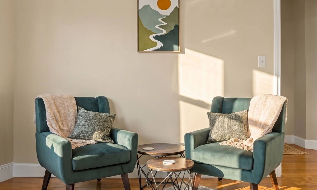 Dudley - Brunswick King Apartment | FIFA! Spacious Modern 3BR - FREE Parking - Heart of Boston