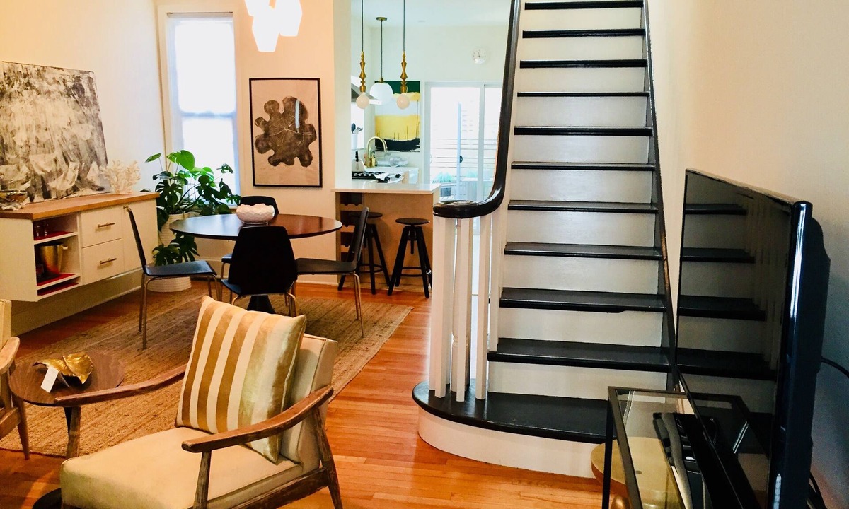 Fairmount House | FIFA Stunning Townhome