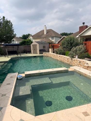 Clodine Villa | FIFA Traveler Oasis Pool Sauna Patio Arcade Sleep 16
