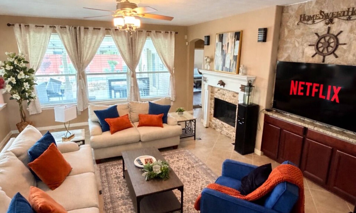 Clodine House | FIFA Traveler's Oasis Pool Sauna Patio Arcade Sleep 14+