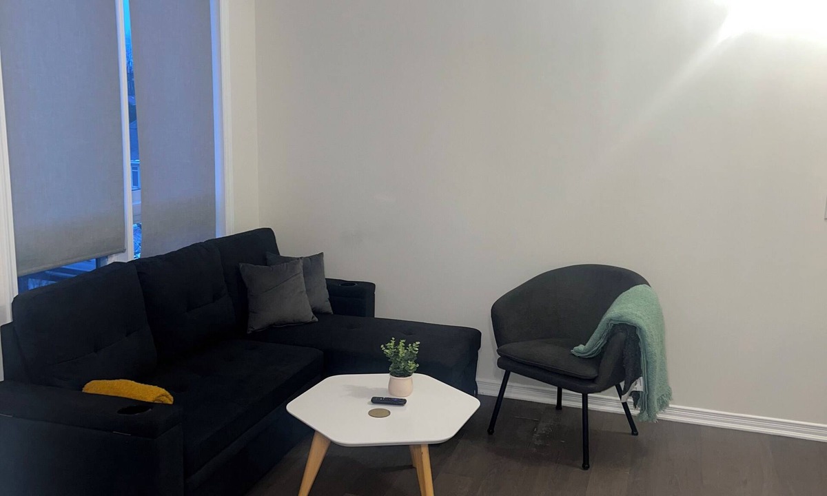 Briar Hill - Belgravia House | FIFA World Cup 2026 | Spacious 2BD/2BA | Rooftop & Transit Access