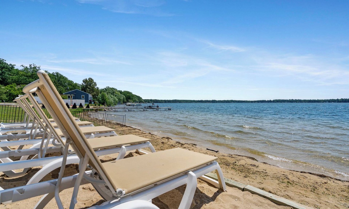 Mayfield Hotel | Fife Lake Lodge