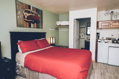 Crestone Apartment | Fifth Dimension Room 1