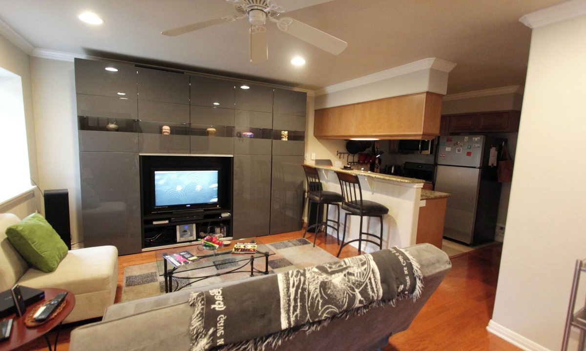 Travis Heights Condo | Filmmaker High-end Luxury 1/1 Condo, W/D, covered parking