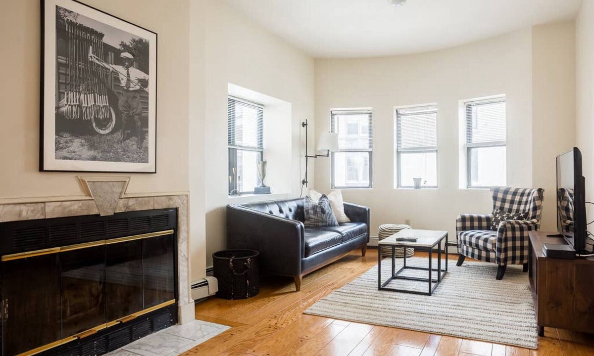 Boston Financial District Apartment | Financial District, close to Quincy Market, Aquarium & Seaport. 5min walk to public transportation.