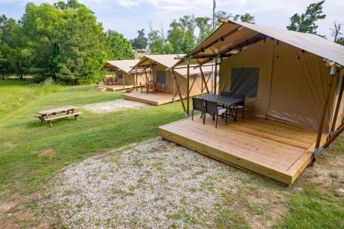 Onalaska Other | Find a Gentle, Cozy Retreat Beside Lake Livingston