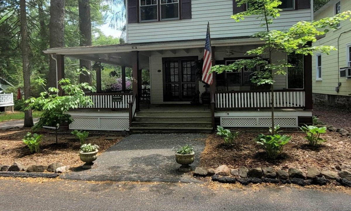 Mount Gretna Heights Cottage | Find Yourself on 1st Street
