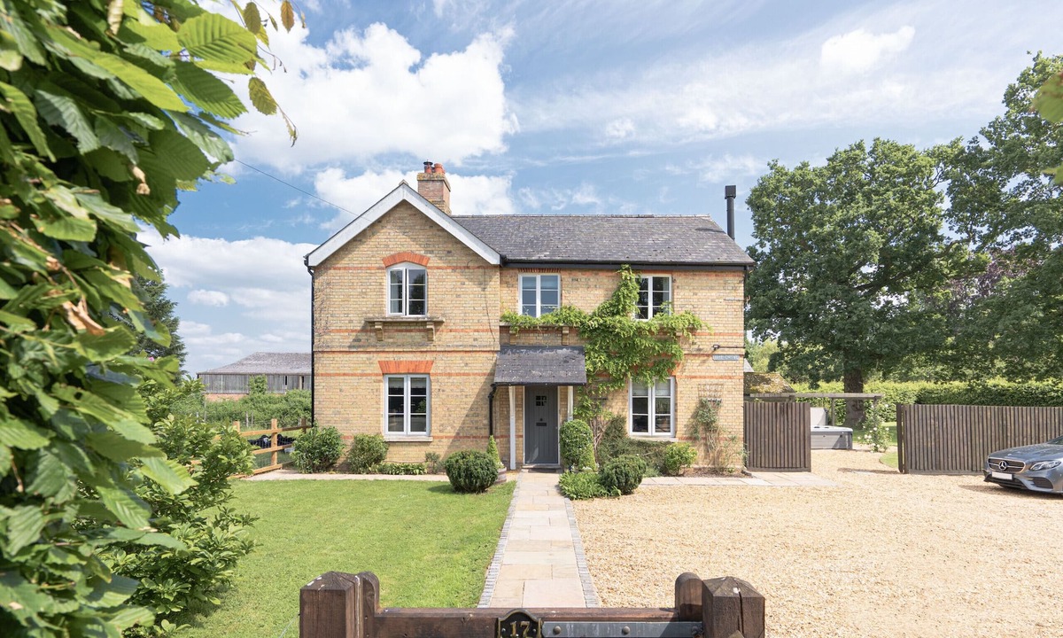 Huntingdon Cottage | Finest Retreats | Conker Tree House