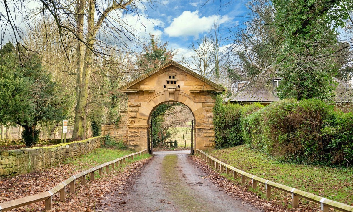 Hickleton House | Finest Retreats | Hickleton Hall Estate