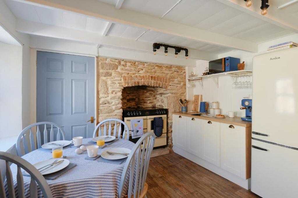 Tywardreath House | Finest Retreats - Primrose Cottage