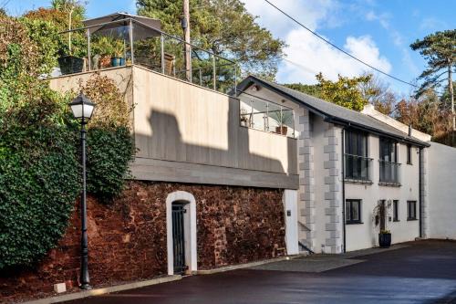 Dawlish House | Finest Retreats - The Willows