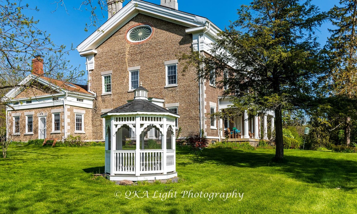 Dundee House | Finger Lakes Cobblestone Treasure