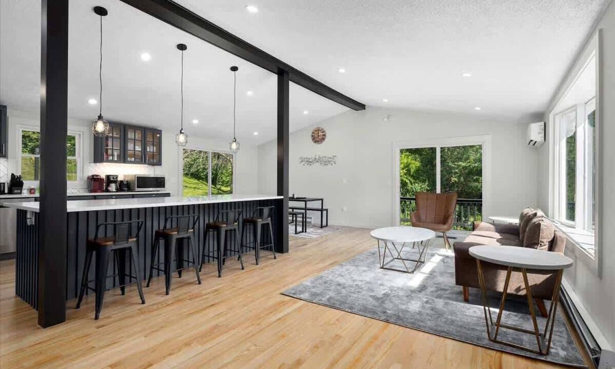 Skaneateles House | Finger Lakes ~ Firepit, Pet Friendly, Wine Country