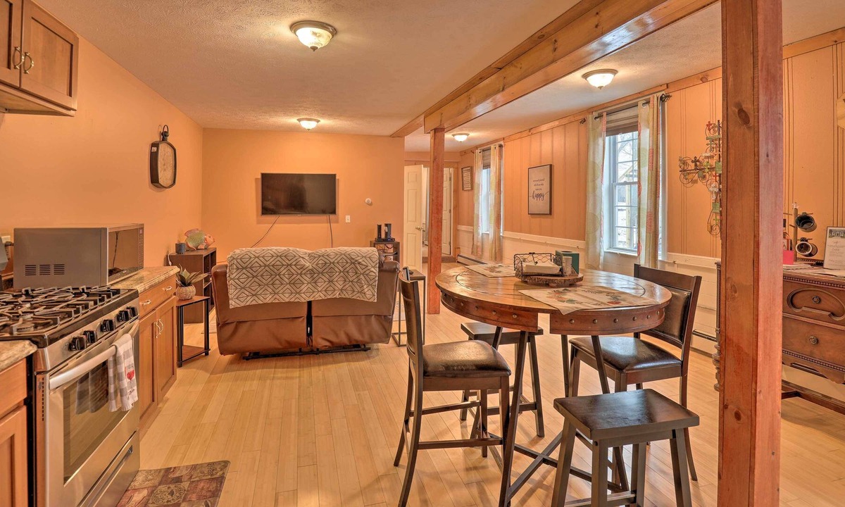 Oaks Corners Apartment | Finger Lakes Vacation Rental - Pet Friendly