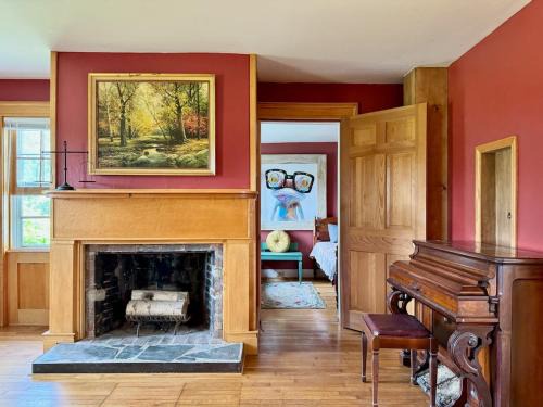 Town of Aurelius House | Fingerlakes farm with goats & chickens