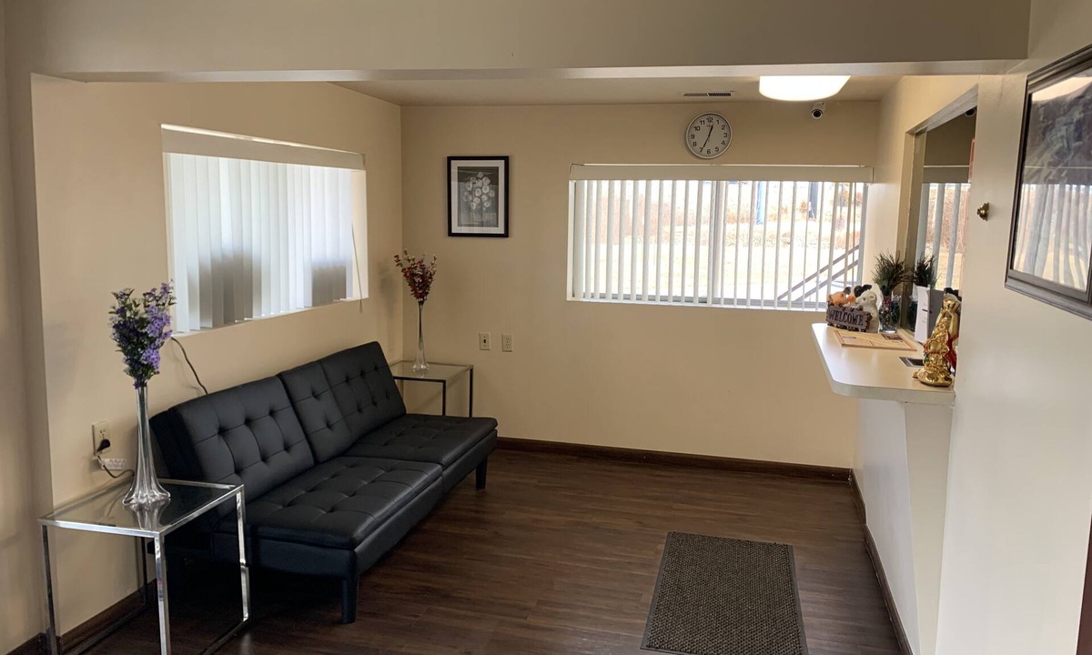 St. James Hotel | Finn's 66 Motel