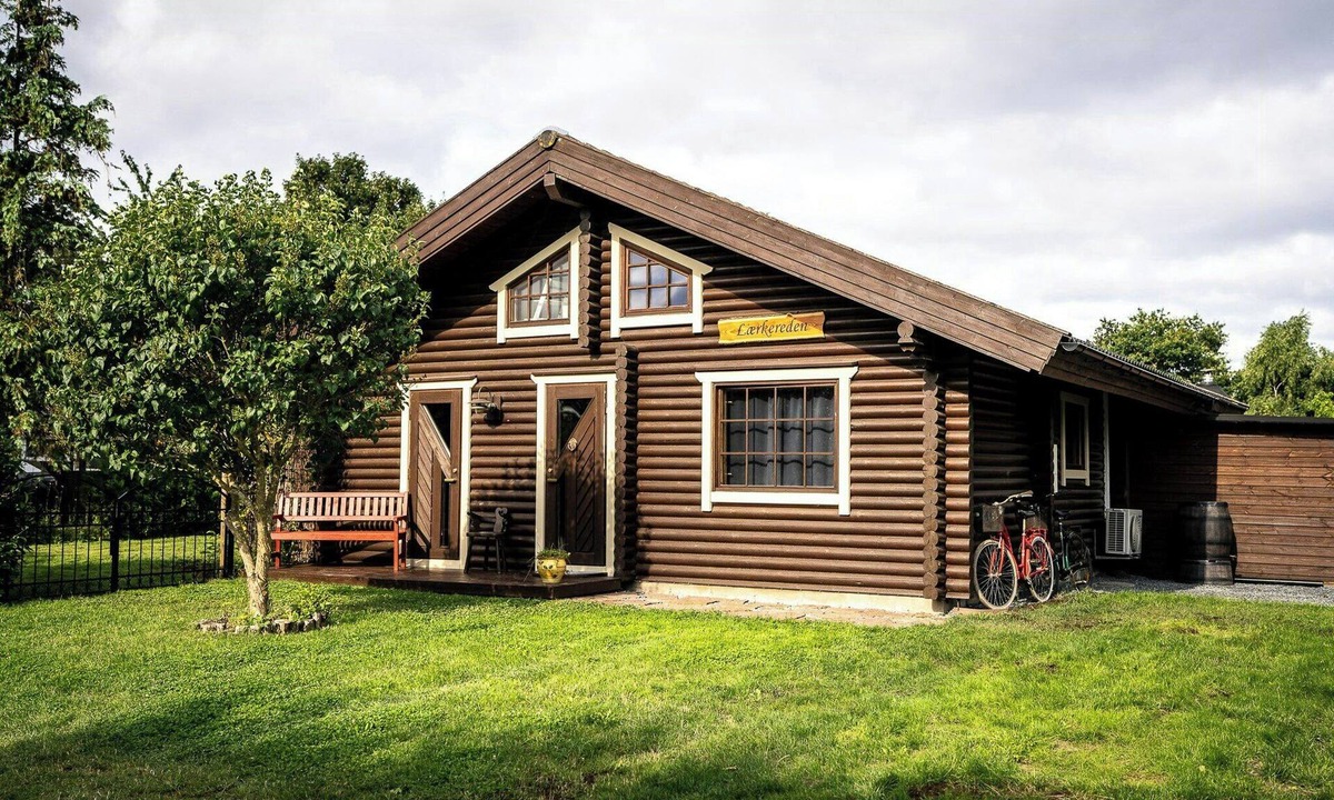 Store Kongsmark House | Finnish-inspired log cabin near beach