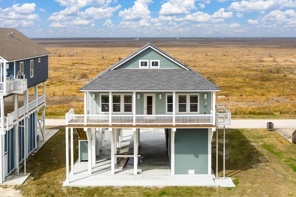 Port Bolivar House | Fins & Feathers home