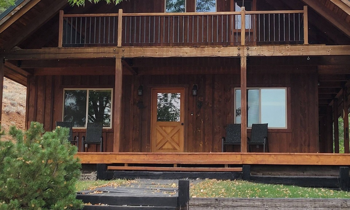 Adams County Cabin | Fir Creek Ridge House Perfect For Groups. Stunning Views Forest Access Sleeps 9+