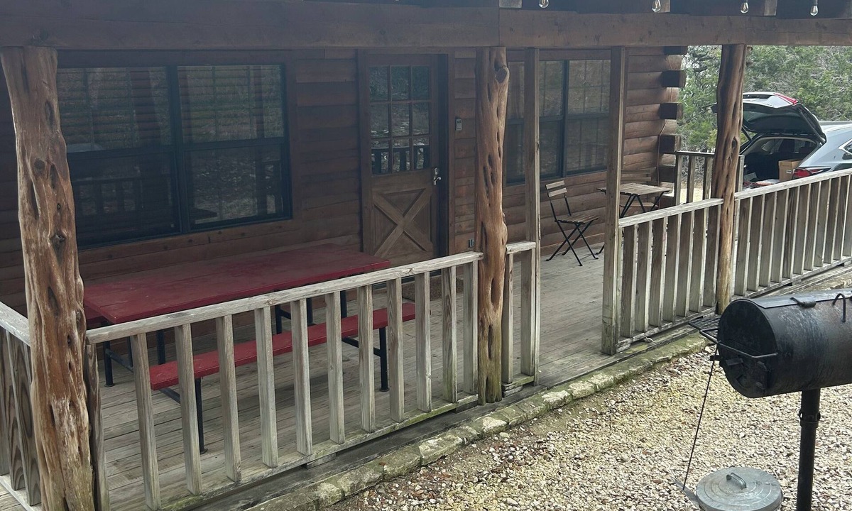 Concan Cabin | "Fir Deer Life" 2-bedroom 1 bath cabin 2 in cool Concan with WiFi, AC