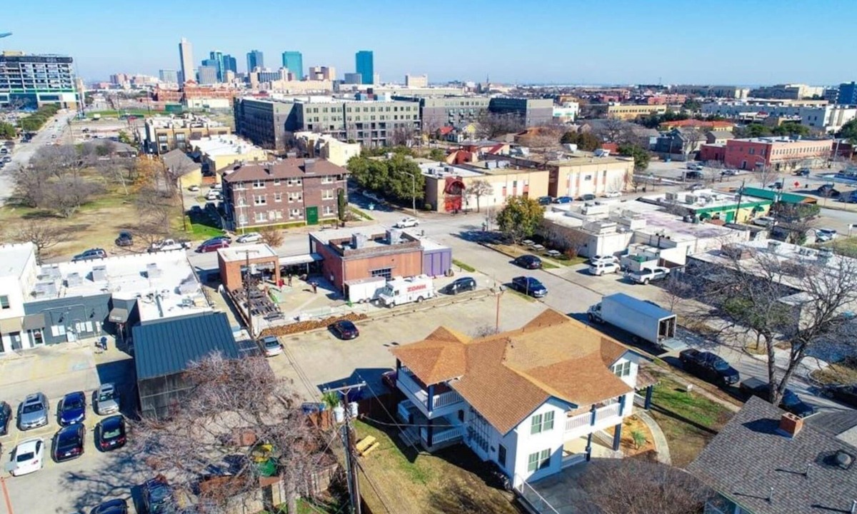 Fairmount Apartment | Fira on Magnolia. MidTerm Rental