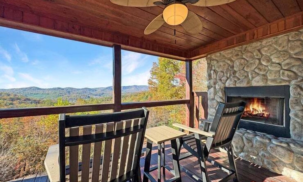 Mineral Bluff Cabin | Fire on the Mountain - Mountain Views | 3 Levels of Decks | Outdoor Fireplaces | Hot Tub | Game Room