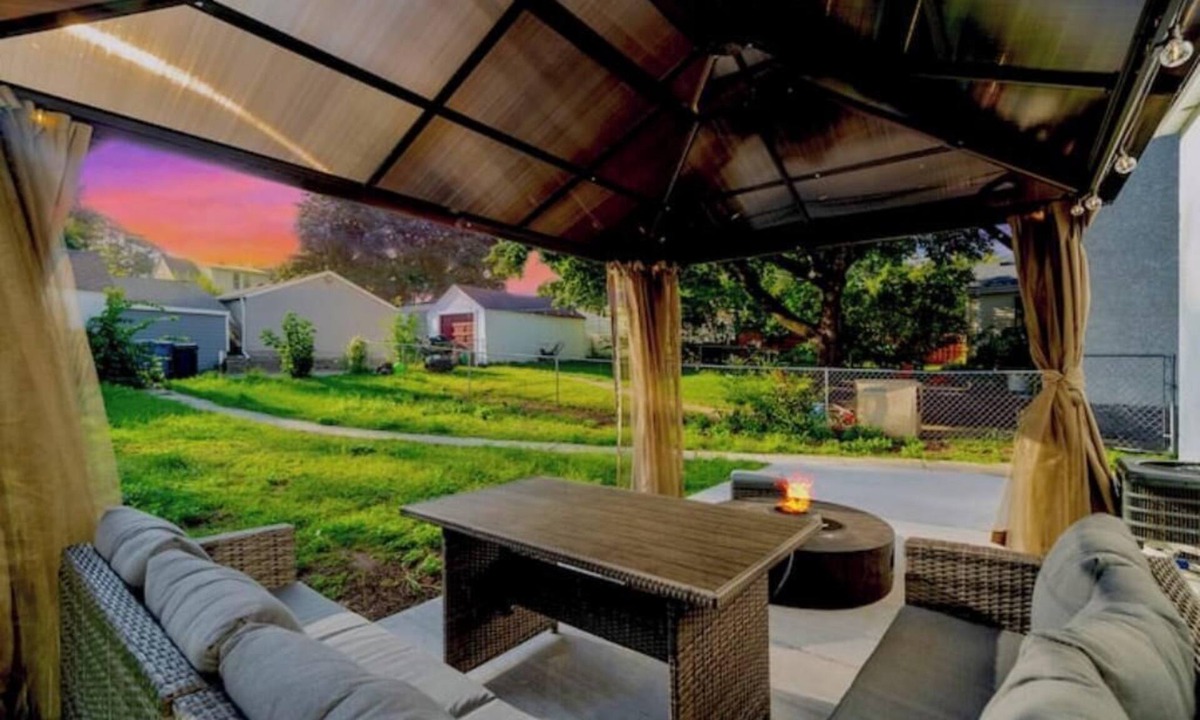 Nokomis House | Fire Pit 8 Mins From airport 10 Mins from MOA